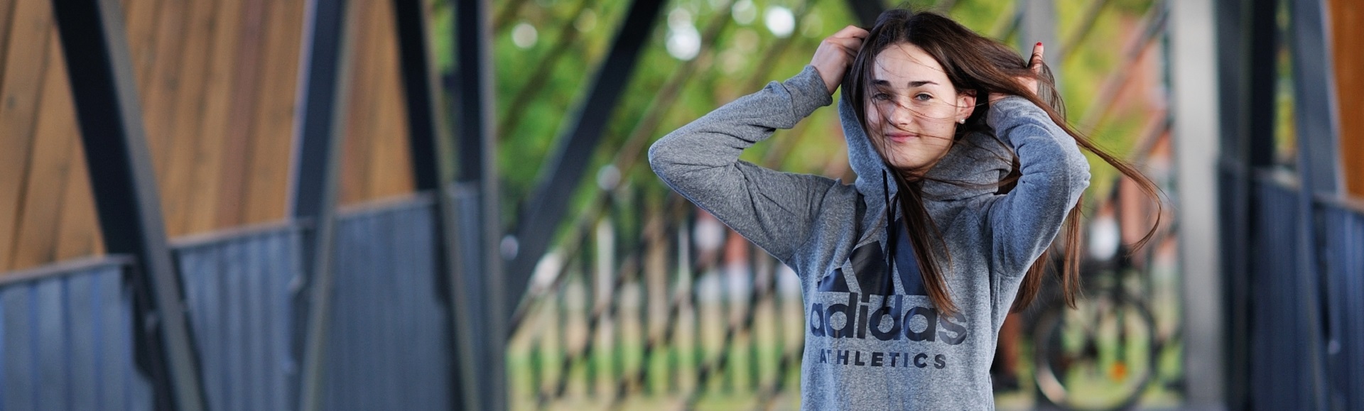 Kaip išsirinkti džemperį su gobtuvu? Patarimai moterims